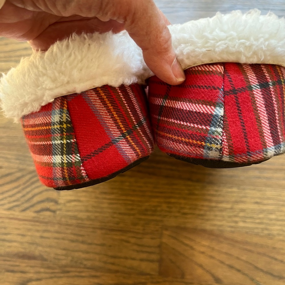 Red plaid, Sherpa lined slippers, cozy, warm size L Pottery Barn Woman L - Picture 4 of 5